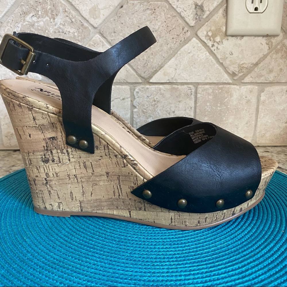 CUTE BLACK CORK HEEL WEDGE SANDALS 9 1/2